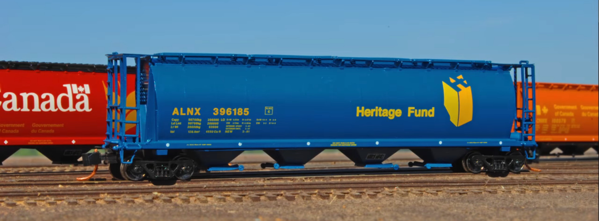 InterMountain N-Scale Cylindrical Covered Hopper - Heritage Fund