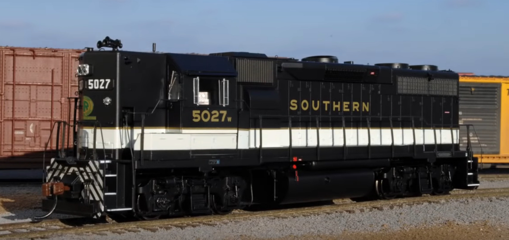 Athearn GP38-2 NS