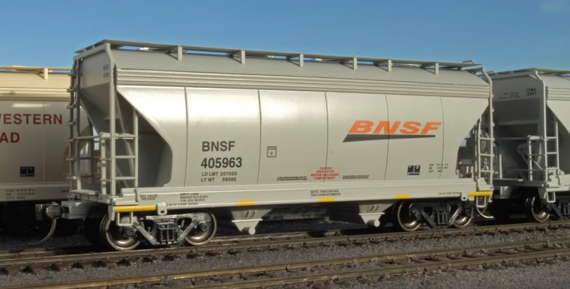 InterMountain ACF Center Flow 2-Bay Hopper - BNSF